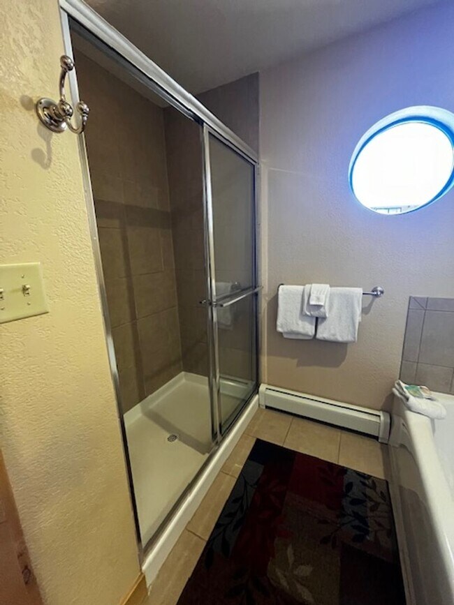 Building Photo - Long Term Rental- Lagoon Townhomes 720D