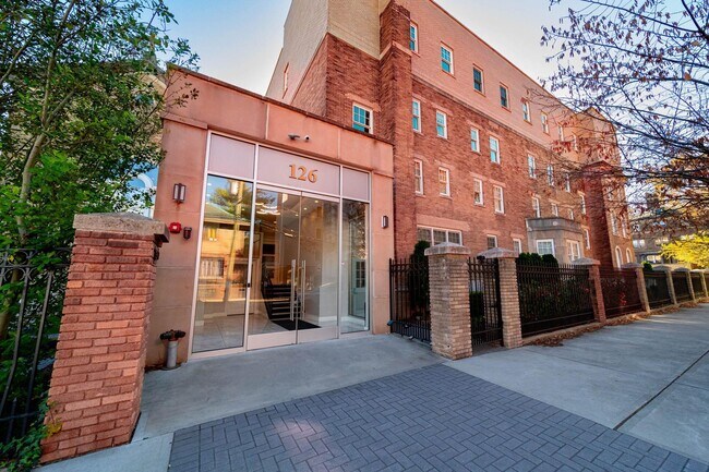 Building Photo - 126 Delaware Ave