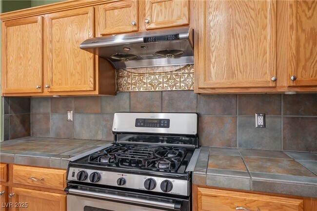 Building Photo - 7423 Cleghorn Canyon Way