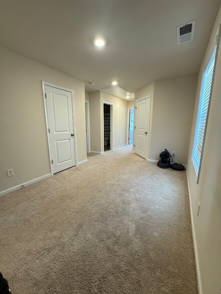 Building Photo - 841 Delta Ln