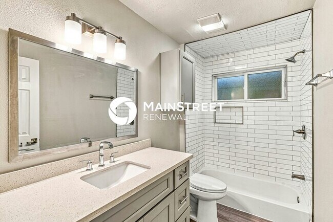 Building Photo - 4 Bedroom Pet-Friendly Home in Houston, TX with Main Street Renewal
