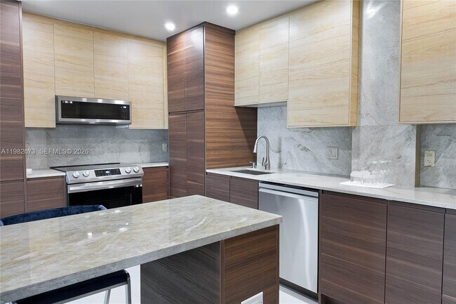 Building Photo - 1985 S Ocean Dr