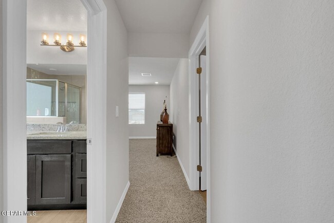 Building Photo - East El Paso 4 bed Refrig A/C