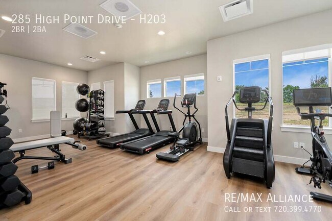 Building Photo - 285 High Point Dr