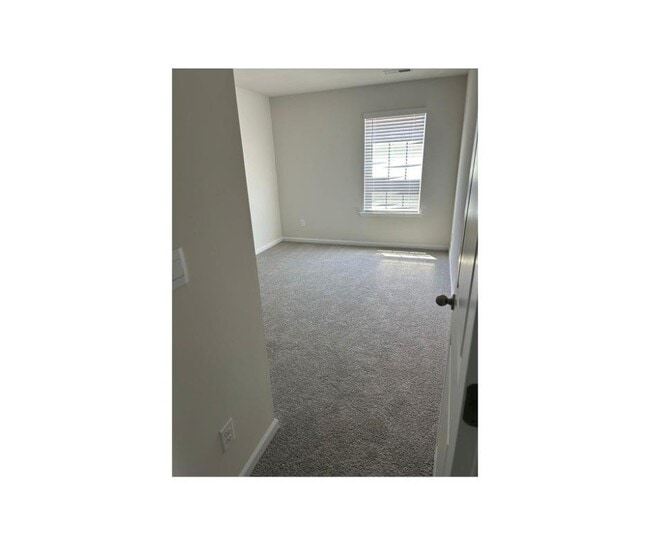 Building Photo - 1215 37th Ave Lane NE