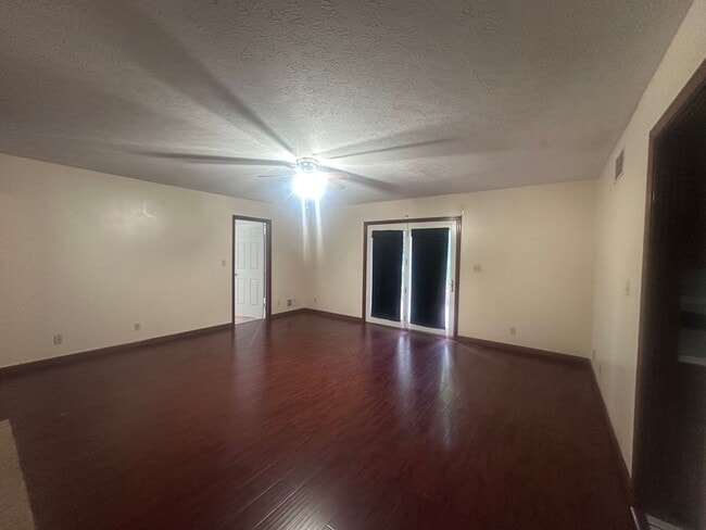 Building Photo - 1002 Juniper Springs Dr