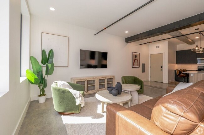 Primary Photo - 112 W 4th St