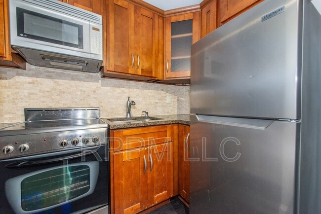 Building Photo - 60 Parkway Dr