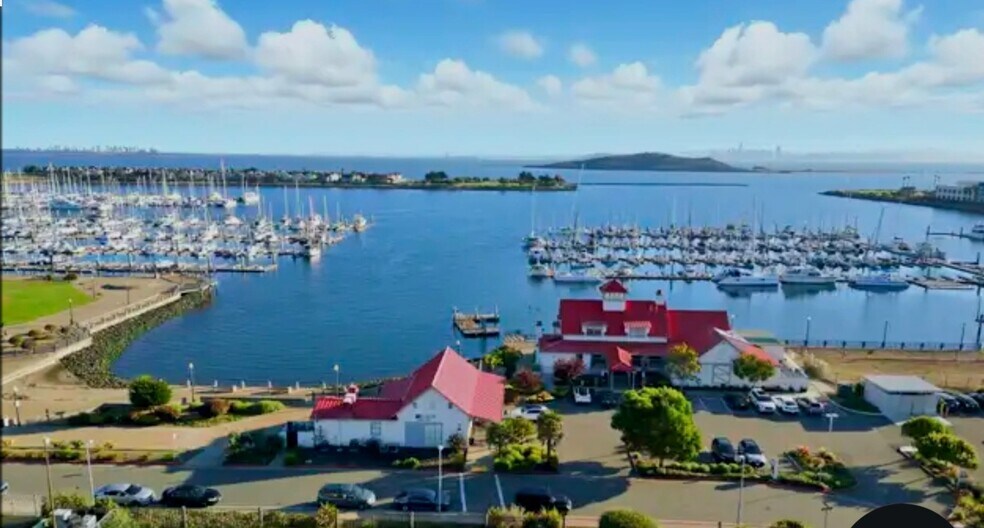 Building Photo - 119 Commodore Dr