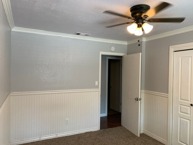 Building Photo - Beautiful 3 Bed West Bakersfield Home W/Po...
