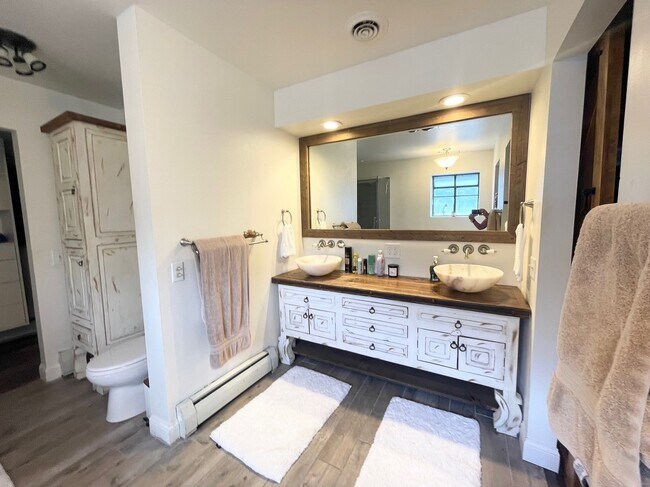 Building Photo - 3010 Fairview Rd SW