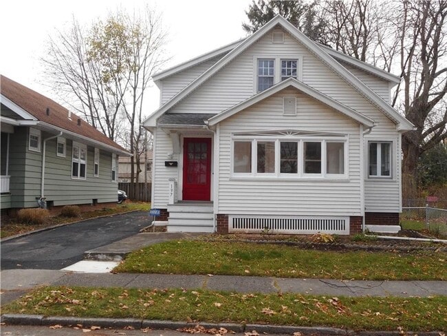 Primary Photo - (STUDENT HOUSING) Stunning 5 bedroom, 1 Of...