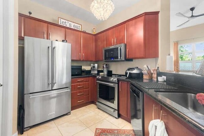 Building Photo - 403 S Sapodilla Ave