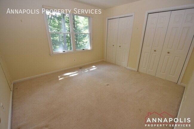 Building Photo - 1069 Carriage Hill Pkwy