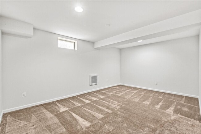 Building Photo - 3 Bed 3 Bath in 55+ Four Seasons Dumfries, VA