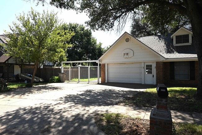 Building Photo - 1110 Rosemary Dr