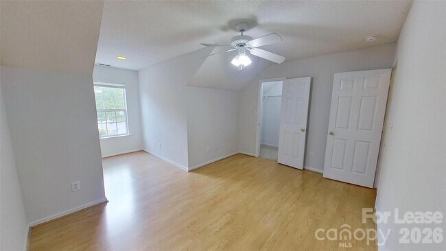 Building Photo - 8327 Southgate Commons Dr