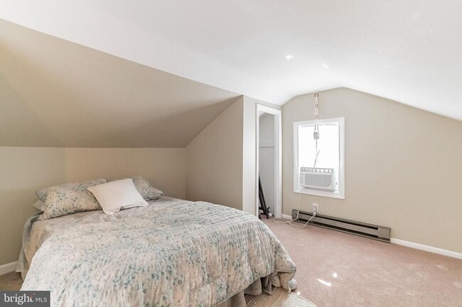 Building Photo - Spacious 3-Bedroom Home with Deck and Bonu...