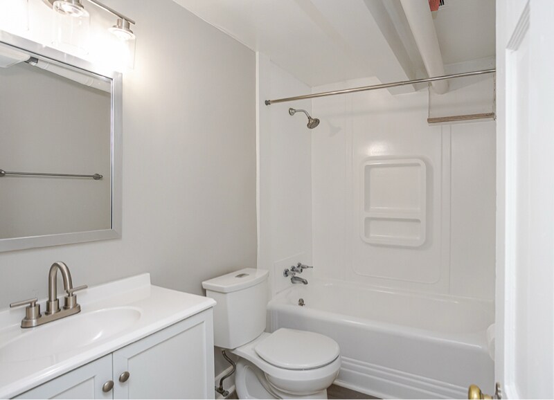 Building Photo - 2146 Wyndhurst Rd