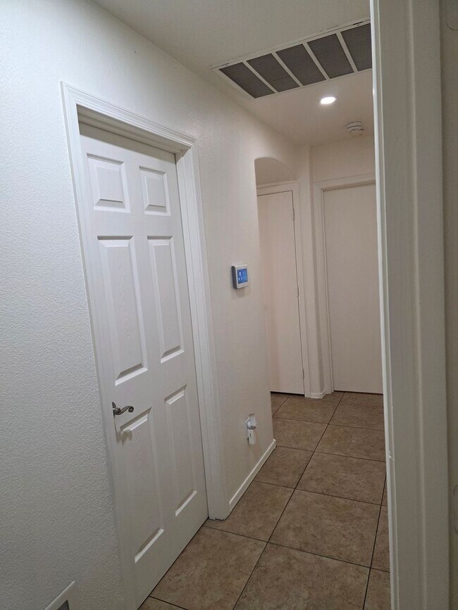 Building Photo - Beautiful 3BR 2BA Home w/ Private Pool • Pool + Covered Patio • Attached Garage in Phoenix