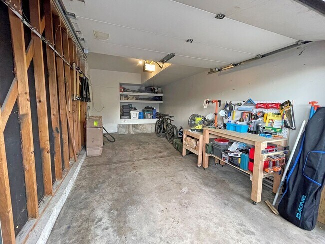 Building Photo - 2-Bedroom Townhome w/ Garage in Northeast Colo Springs