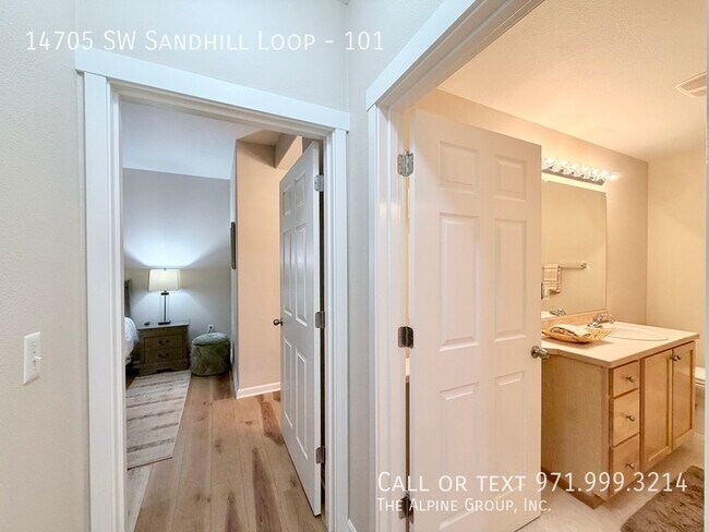 Building Photo - 14705 SW Sandhill Loop