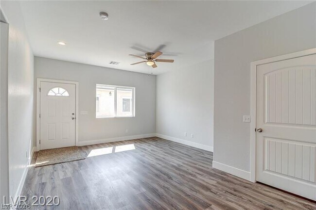 Building Photo - 1420 Ogallala St