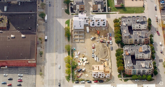 Building Photo - Avenue Townhomes