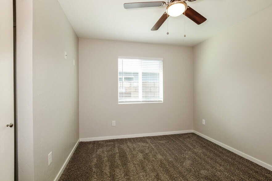 Building Photo - 8902 W Monroe St