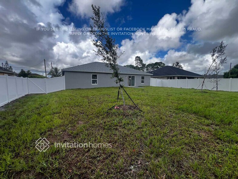 Building Photo - 3117 SW Martin St