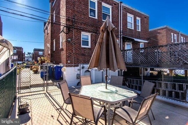 Building Photo - 1223 Wellington St