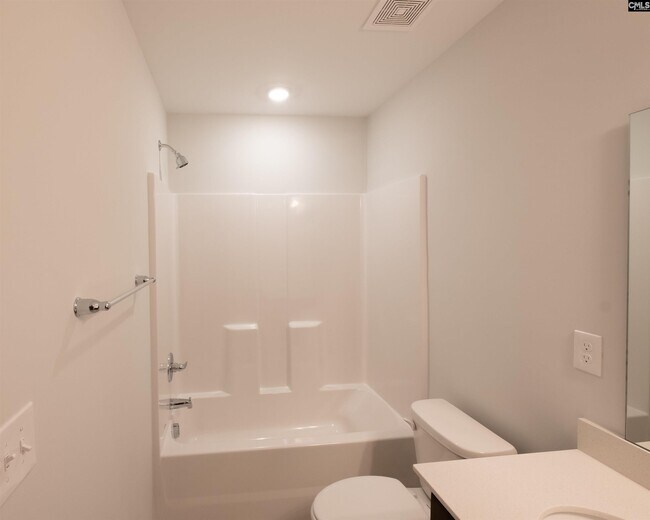 Building Photo - 572 Whippoorwill Dr