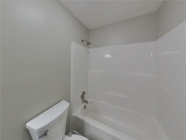 Building Photo - 3409 Brookview Dr
