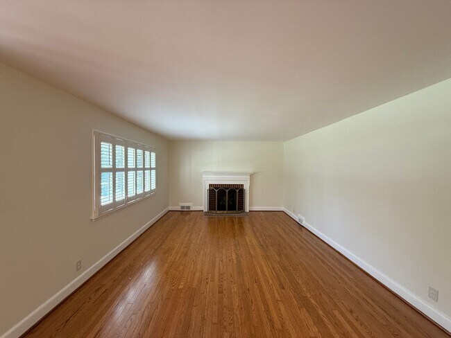 Building Photo - 638 Stratford Rd NW
