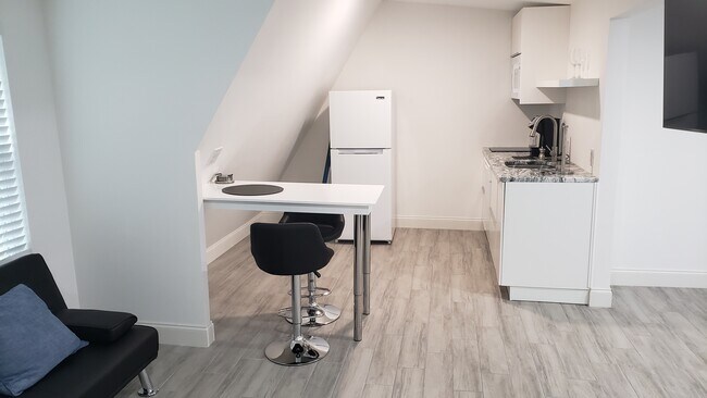 Building Photo - 4265 Parnell Rd