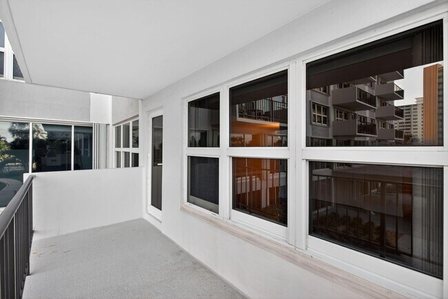 Building Photo - 405 N Ocean Blvd