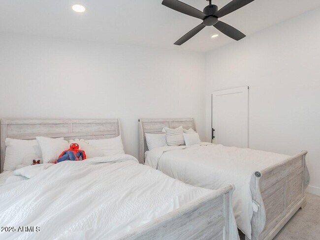 Building Photo - 4748 E Redfield Rd