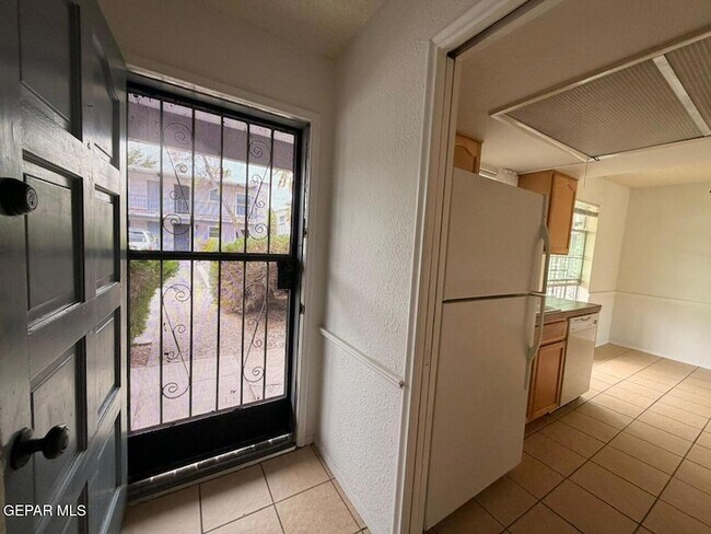 Building Photo - 6700 Escondido Dr