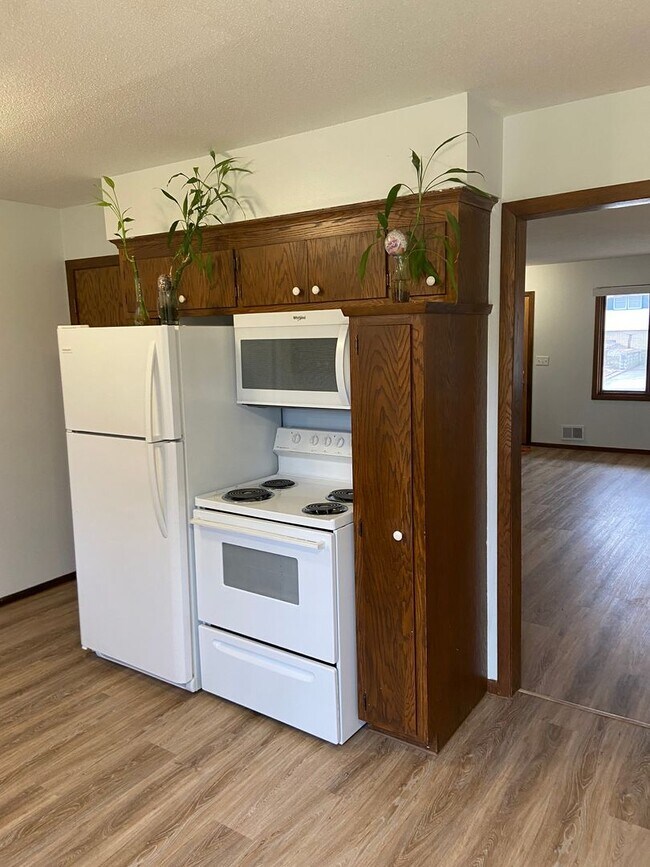 Building Photo - 1671-1673 Leone