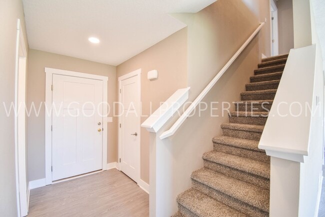 Building Photo - 4 Bedroom 2.5 Bathroom 2 story home in DeSoto!!!