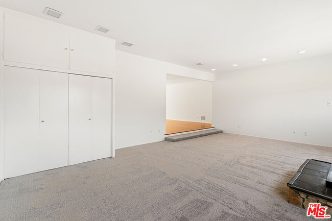 Building Photo - 13219 S Clydepark Ave