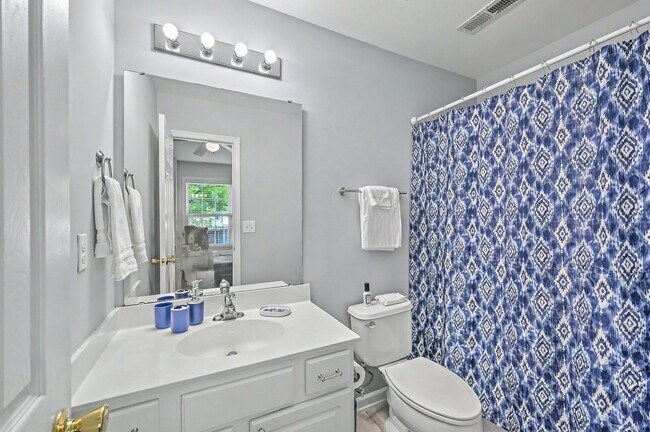 Building Photo - 549 Tayrn Dr