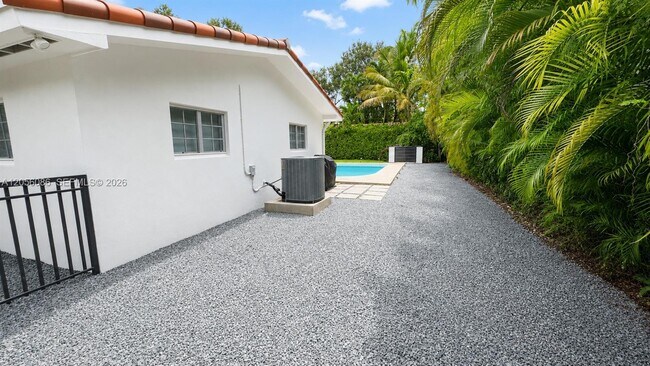 Building Photo - 614 San Juan Dr