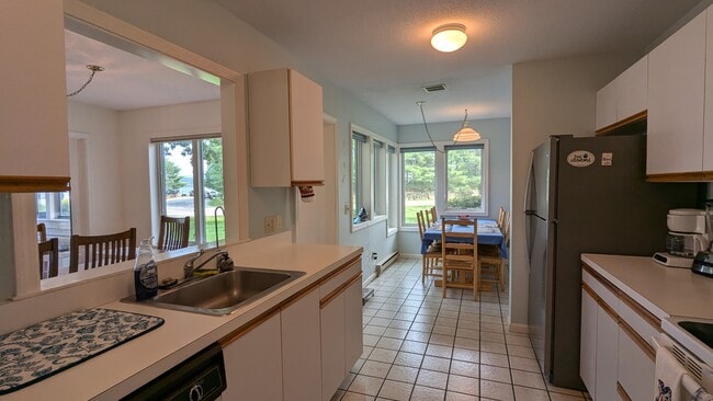 Building Photo - 11 Songbird Ln