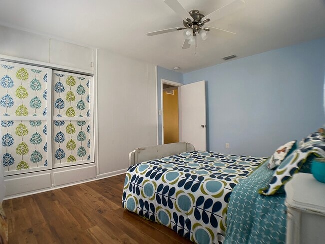 Building Photo - 5718-5713 13th Ave S