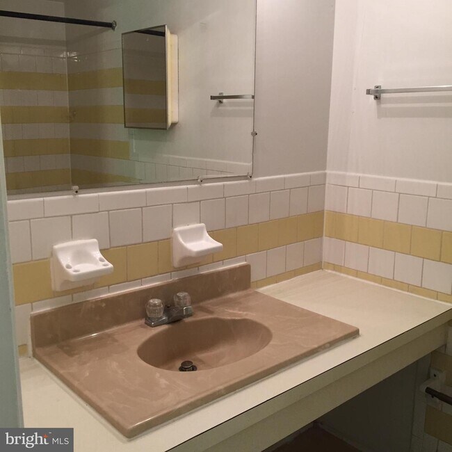 Building Photo - 12213 Braxfield Ct