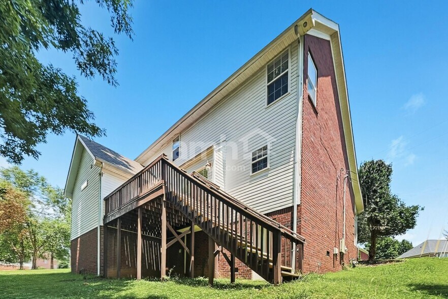 Building Photo - 679 Whispering Breeze