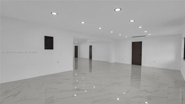 Building Photo - 2413 Gulfstream Ln