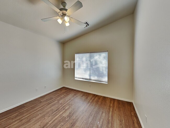 Building Photo - 960 S Banning St