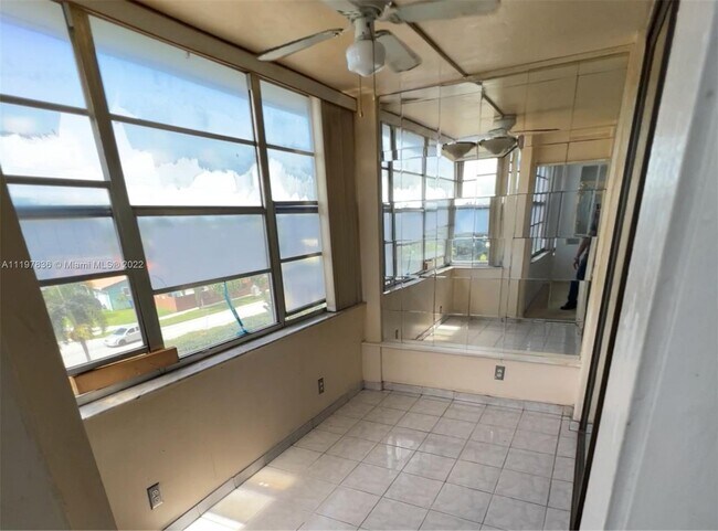Building Photo - 2741 Taft St